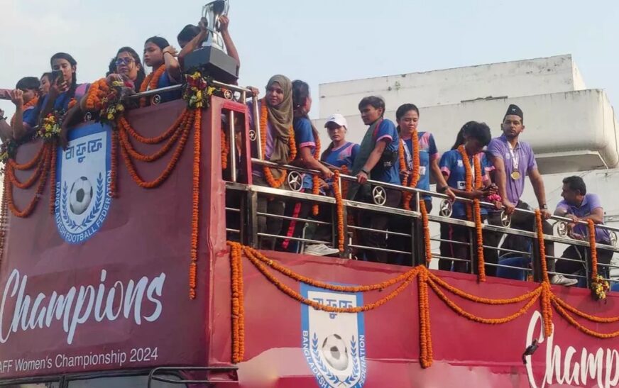 চ্যাম্পিয়ন হয়ে দেশে ফিরলেন বাঘিনীরা