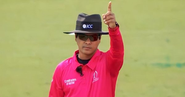 বিতর্কিত আউট নিয়ে আলোচনায় বাংলাদেশি আম্পায়ার শরফুদ্দৌলা সৈকত