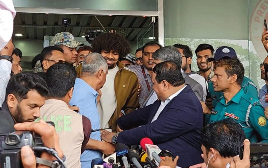 ঢাকায় পা রাখলেন হামজা চৌধুরি, গণমাধ্যমের চোখে ছিল ধরা-ছোঁয়ার বাইরে